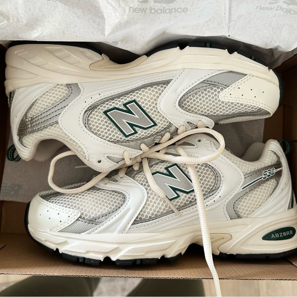 NWT New Balance 530 sneakers in Sea salt with white and marsh green